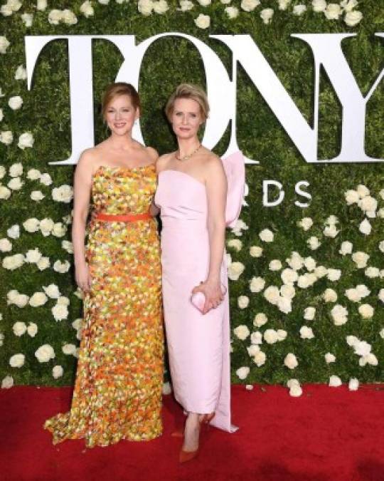 Laura Linney y Cynthia Nixon protagonistas de la obra 'The Little Foxes'. Nixon fue premiada como mejor actriz secundaria por su interpretación en la obra.