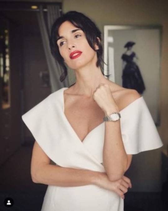 'Paz Vega, la españolita esta, ha tomado una actitud como que muy 'chocantita' en las grabaciones de Cuna de Lobos, ella va a ser Catalina Creel, la nueva, y fíjate que me han contado que ya no se habla ni con la productora, con Giselle, mi querida Giselle González que es encantadora, pues que ya no se hablan porque ya no la aguantan', dijo Pepillo en su programa de farándula.<br/><br/>Según el artista, quienes han grabado junto a ella revelan que se le ha subido la fama ya que su actitud deja mucho que desear.