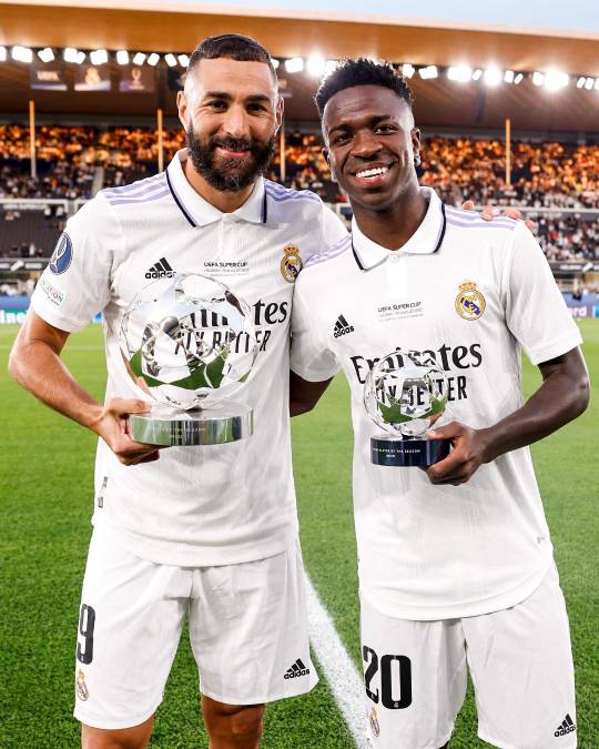 Karim Benzema y Vinicius fueron premiados por la UEFA como el Mejor Jugador y el Mejor Jugador Joven de la pasada temporada de la Champions League.