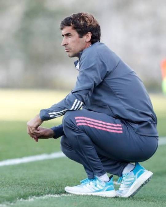 Raúl González: El actual técnico del Real Madrid Castilla es el principal favorito por todo el mundo para sustituir a Zidane al frente del primer equipo, todo ello después de realizar una labor extraordinaria en el filial del conjunto merengue, donde ha sabido explotar el potencial de futbolistas como Antonio Blanco, Sergio Arribas o Miguel Gutiérrez. Foto Facebook La Fábrica del Real Madrid.