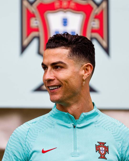  Cristiano Ronaldo es una estrella mundial y millones de fanáticos en el mundo no solo imitan su famosa celebración, sino su estilo. Ahora un joven hondureño ha señalado tener un parecido físico con el crack portugués.