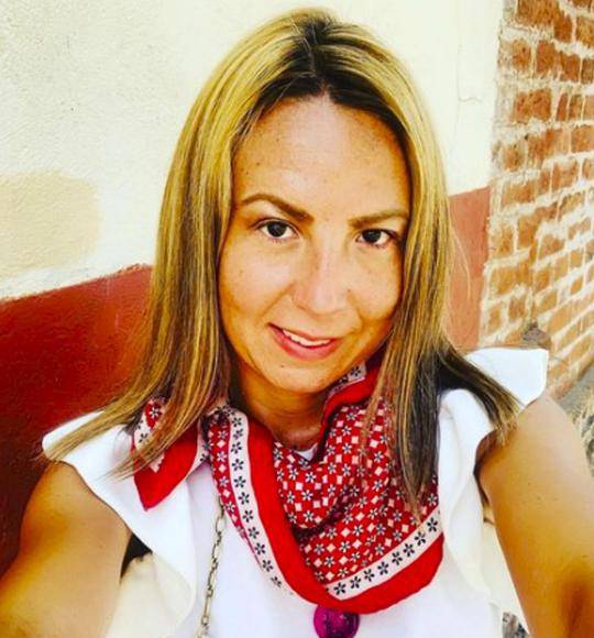 Los mismos comentarios ha recibido de parte de sus compañeros de La Casa de Los Famosos, ya que muchos la critican por su supuesto conocimiento y contacto con seres del más allá, otros dicen que es una mujer anormal, etc. Pero ella no le ha dado ninguna importancia a las burlas, sigue proclamando su mensaje de que los aliens están muy cerca de La Tierra y que pronto convivirán con la humanidad. 