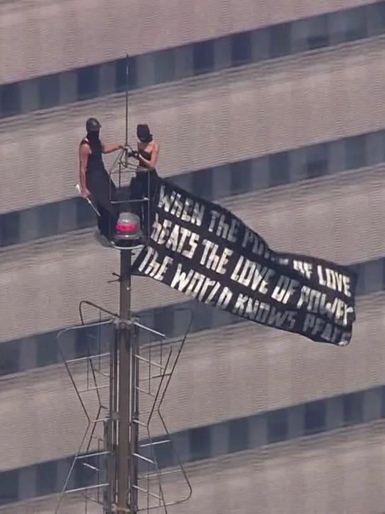 Escalaron el Empire State, se comprometieron en la cima y terminaron detenidos