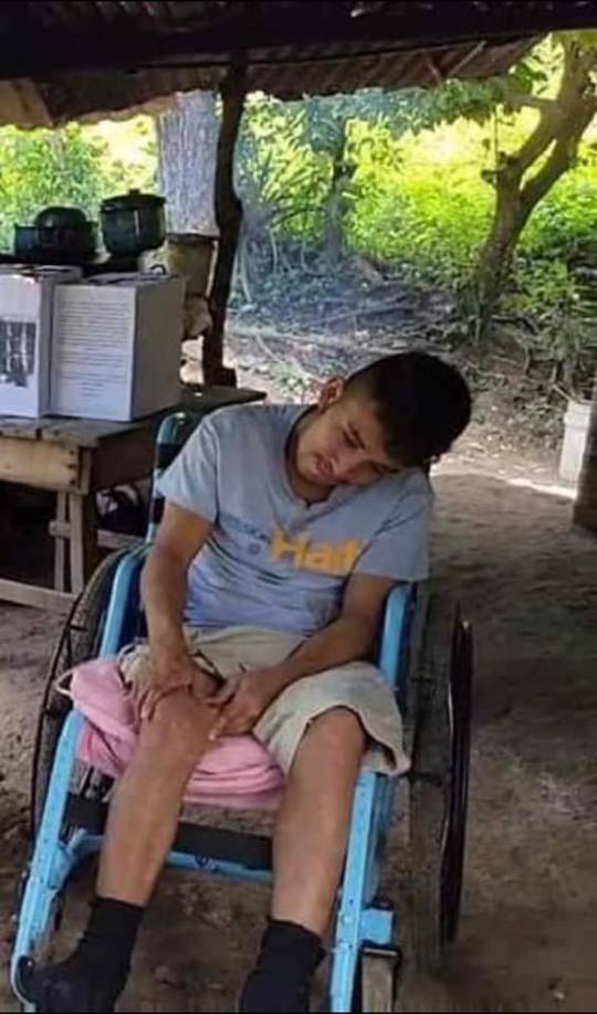 Él había llegado a una pulpería con la intención de comprar unos víveres para él y su familia, pero no tenía dinero, por lo que solicitó al dueño del negocio que le diera un crédito.