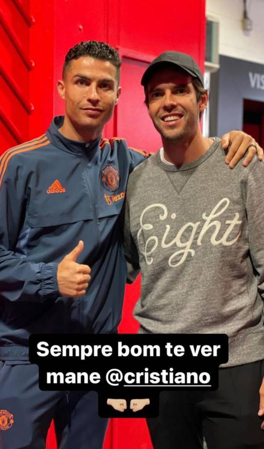 Cristiano Ronaldo recibió la especial visita en Old Trafford de su excompañero en el Real Madrid, el brasileño Kaká.