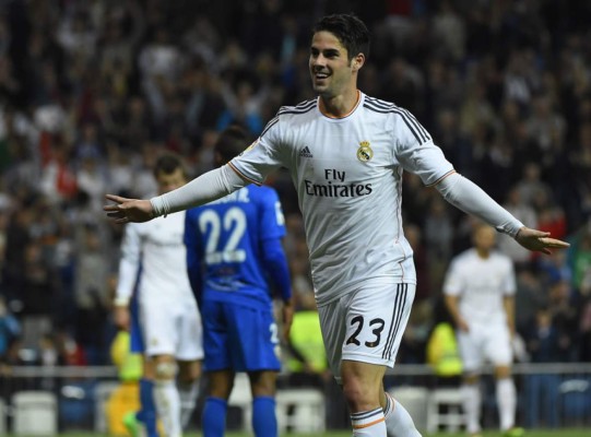 Real Madrid golea al Almería y baja al Barça del segundo puesto