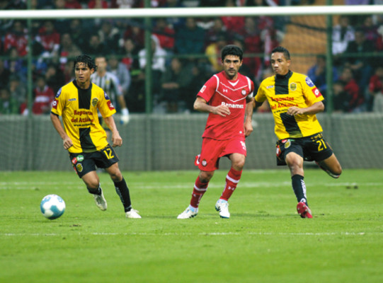 Real España aflojó en los minutos de descuento