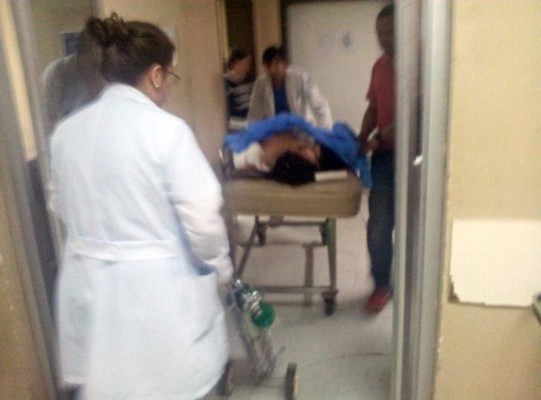 Mujer se tira de tercer piso del hospital Mario Rivas