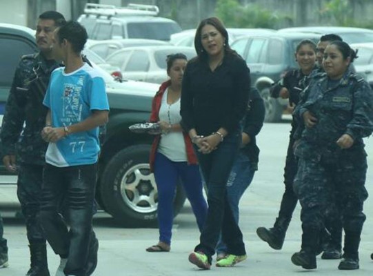 Dictan detención judicial contra exjuez Wendy Caballero por enviar a la cárcel a menor