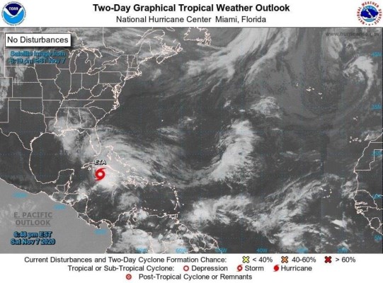 Eta toca tierra en la costa de Cuba y azota con potencia  