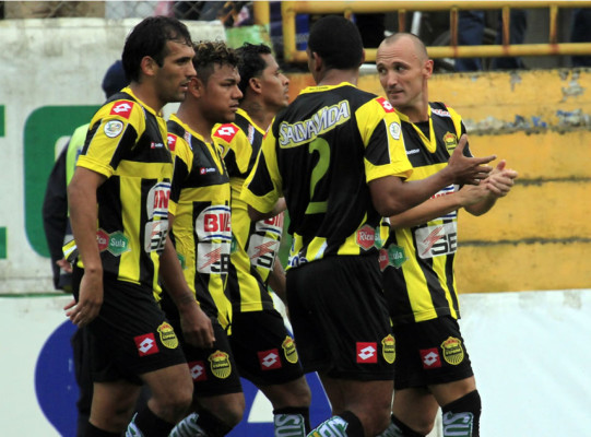 Real España doblega al Deportes Savio en el debut de Costly