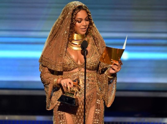 Adele se corona como reina de los Grammy 2017