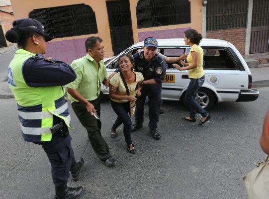 Siguen los crímenes contra taxistas en Honduras: acribillan a uno y otro queda herido
