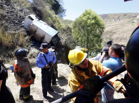Así incendiaron y lanzaron camión repartidor en Tegucigalpa