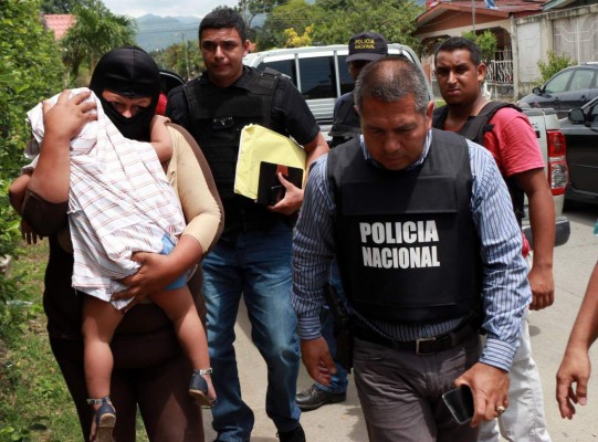 Con su hija en brazos, maestra escapó de sus secuestradores