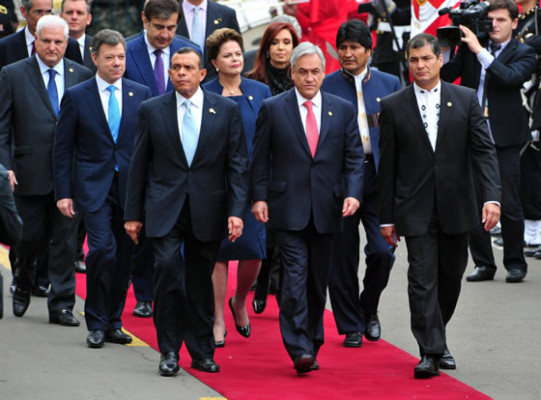 Ollanta Humala jura como presidente de Perú