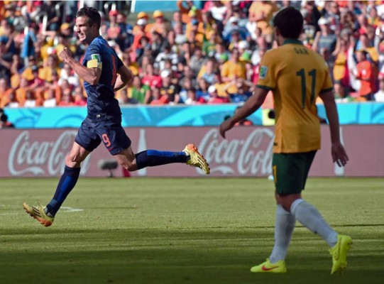 Holanda sofoca la rebelión australiana y se mete a octavos