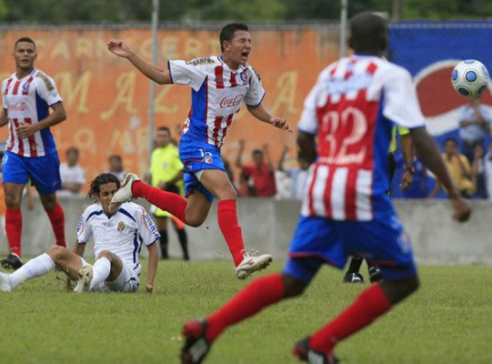 Olimpia empató, pero mantiene el liderato