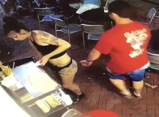 Así se defendió una mesera de un hombre que la acosó sexualmente en EEUU