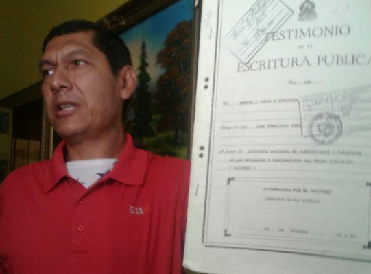 'Solo muerto me sacan de mi casa': oficial de la Policía