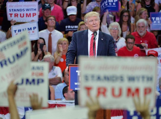 Trump aclara que no llamó a la violencia contra Clinton