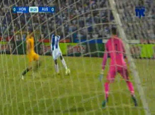 Video: Costly tuvo en sus pies la oportunidad de anotar el gol del triunfo