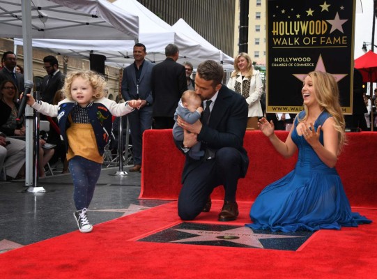Ryan Reynolds recibe su estrella en el Paseo de la Fama de Hollywood