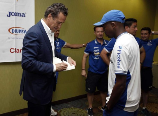 Jorge Valdano le regaló 11 poderes a la Seleccion de Honduras