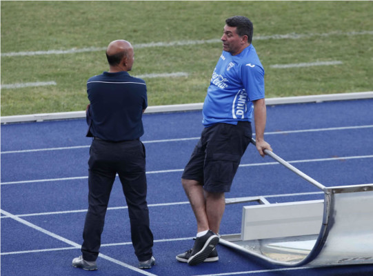 Suárez paró el mismo once en el estadio Nacional de Kingston