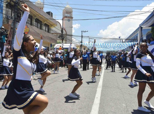 Con entusiasmo y civismo ceibeños celebran el cumpleaños de la Patria