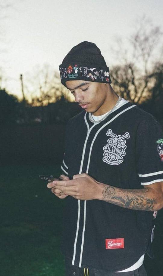 Medios ingleses informan que Mason Greenwood ya fue arrestado por la Policía tras la denuncia de su novia.