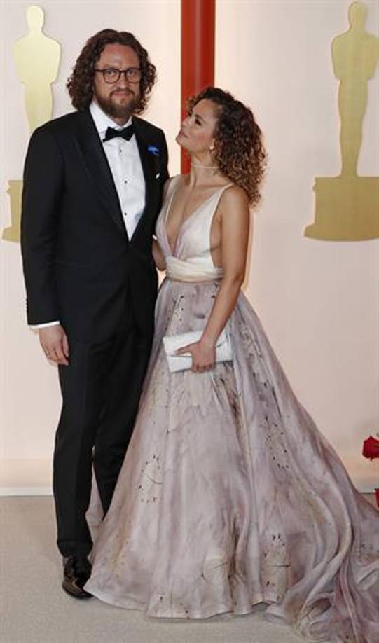 Markus Frank y Nadija Frank en su llegada a la alfombra champagne.