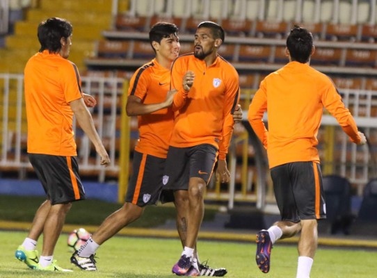 El Pachuca reconoció el césped del estadio Nacional
