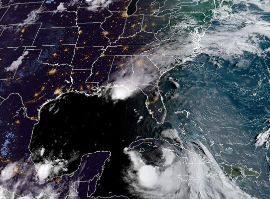 Marco se acerca a Luisiana debilitado a tormenta, mientras Laura barre Cuba