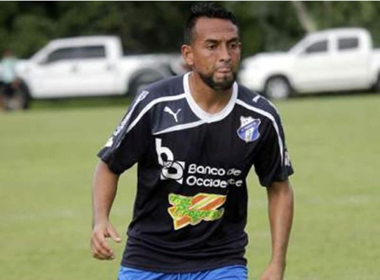 Abidán Solís está pagando muy caro haber jugado 'ilegal' en Guatemala