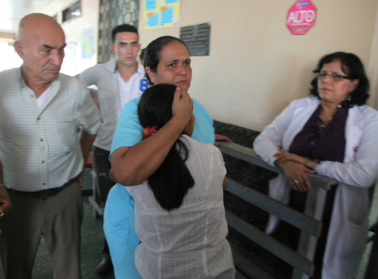 Supuesta amiga le roba a su bebito a una humilde muchacha