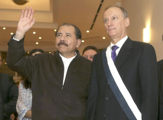 Proponen reforma que abriría camino a un cuarto mandato de Daniel Ortega 