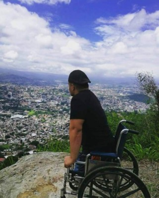 Arnold Alvarado, el hondureño que sueña viajar por el mundo para contar