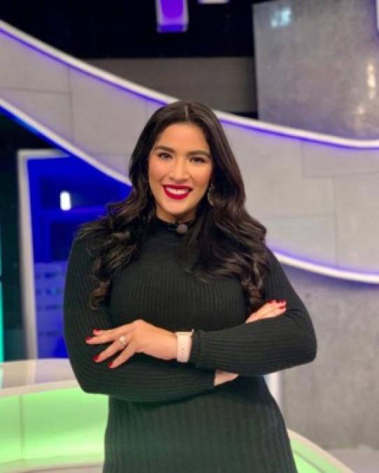 Antes de convertirse en presentadora de televisión, Carolina trabajó al lado de Salvador Nasralla en el programa de variedades 'X-0 da Dinero'.