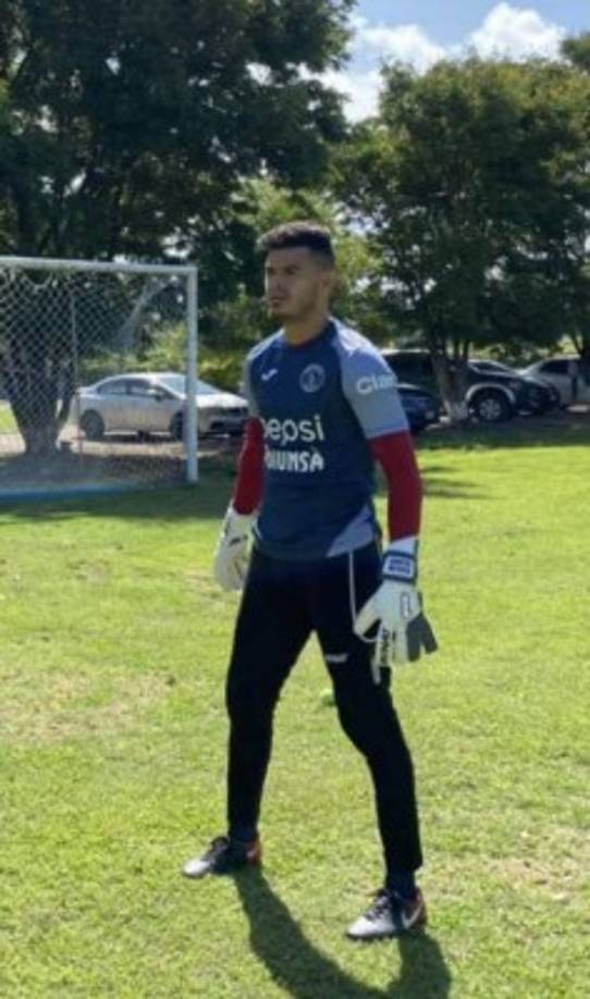 Celio Valladares: Tras ser dado de baja en la UPN, el portero hondureño se ha unido a la pretemporada del Motagua. El cancerbero en su momento fue parte del Olimpia.