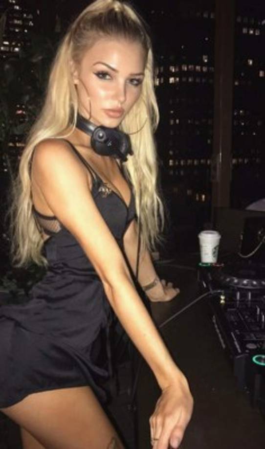 caseykiss_official, así la podemos encontrar en Instagram.