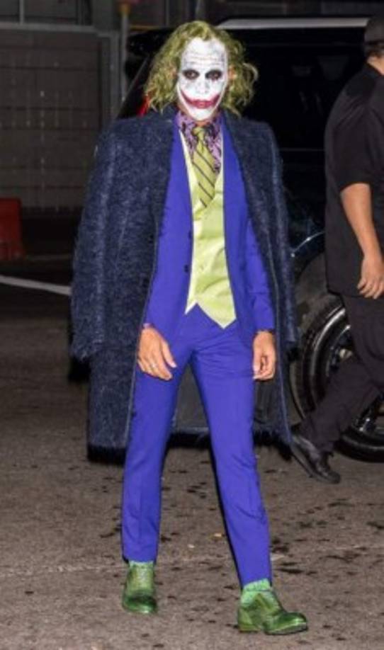 El piloto Lewis Hamilton y su disfraz.