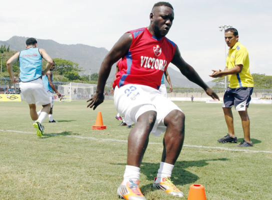 Wilmer Crisanto jugará en las reservas del Victoria