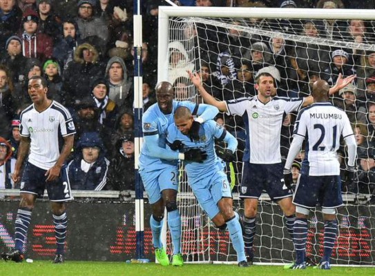 Manchester City no le pierde el paso al Chelsea