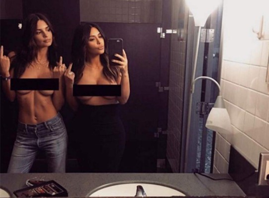 Kardashian y Ratajkowski posan en topless