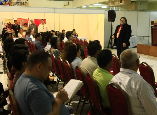 Les enseñan a los pequeños empresarios cómo negociar