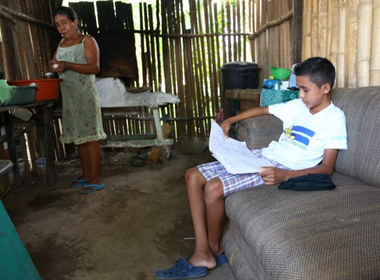 Ni una cirugía detuvo sueño de niño diputado