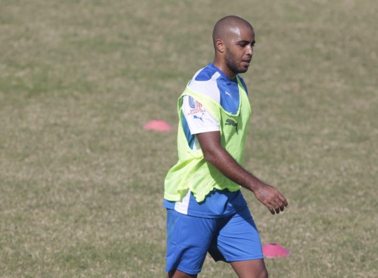 Hijo del DT Alexis Mendoza entrena con Olimpia
