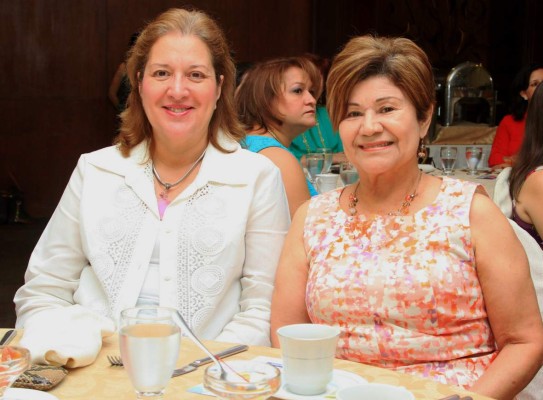 Grupo Ayuda celebra su cuarto desayuno solidario