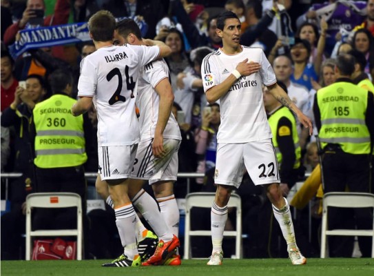 Real Madrid golea al Almería y baja al Barça del segundo puesto